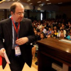 Juan Vicente Herrera sube al estrado para intervenir en el congreso de la UGT