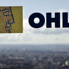 Logo de OHL en la sede de la firma en Madrid.