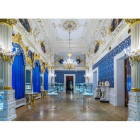 Sobre estas líneas, una de las salas del Museo Fabergé de San Petersburgo; Abajo, Huevo de La Coronación y huevo Duquesa de Marlboroug.
