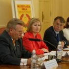 Amparo Valcarce junto al presidente de la Federación de Donantes de Sangre durante la presentación