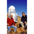 Los astrofísicos suizos Michel Mayor y Didier Queloz.