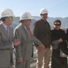 Vicente Fox (tercero izquierda) con su mujer y responsables de la obra. 9 de octubre del 2008.