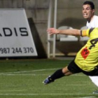 Rubén Rivera, a la derecha, pone el balón a Rubén Pardo para que la Cultural recorte distancias