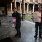 Ignacio Peredero y Eladio Ruano presentaron las firmas ante el registro de la diócesis.
