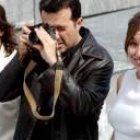 El director Javier Rebollo hacen fotos a los fotógrafos escoltado por Carmen Machi y Lola Dueñas