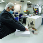 Lectura del Quijote en braille en las instalaciones de Barcelona. QUIQUE GARCÍA