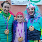 Las tres mejores de la categoría femenina en la carrera. DL