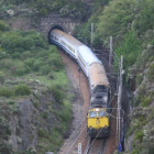 Uno de los túneles del lazo ferroviario del puente de Manzanal. DANIEL PÉREZ LANUZA