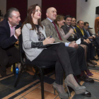 Dujo, de Asaja, hablando con la consejera en un momento de la jornada de ayer.