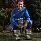 Jorge Valdés Aller se retira del arbitraje en activo con el galardón de mejor colegiado de Segunda División, su tercer título Guruceta, con el que premia Marca al más destacado de cada temporada. RAMIRO/A. GARCÍA