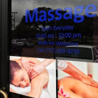 Puerta principal del "Jade Massage Therapy".