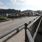 Acceso a Villafranca del Bierzo, donde tendrá lugar el curso organizado por las universidades de León y Vigo.