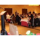 Maite González abre la cena anual anunciando las últimas novedades de la asociación.