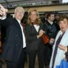 Isabel San Sebastián junto al concejal Manuel Rodríguez en la feria del libro