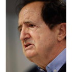 Lucas visitó León acompañado por Antonio Silván, Juan Martínez Majo y Juan Carlos Suárez-Quiñones, junto a los que aparece en la sede del Partido Popular de la capital.