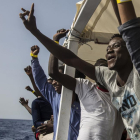 Algunos de los migrantes rescatados por la tripulación del Open Arms.