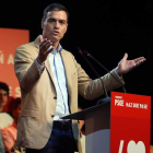 Pedro Sánchez participa en un acto de campaña en la localidad tinerfeña de Arona.