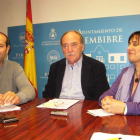Jesús Blanco, de Acobem, el alcalde Otero y Escuredo, ayer.