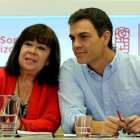 La presidenta del PSOE, Cristina Narbona, y el secretario general, Pedro Sánchez, este lunes en la sede del partido.