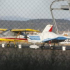 Avionetas que participan en el Raid Aéreo del Noroeste Ibérico, en el aeropuerto.