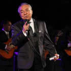 Rafael Basurto, el último rey del bolero, toca en León. DL