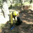 La brigada se une al grupo de voluntarios que retirarán los escombros y la basura de la zona. BRIF TABUYO