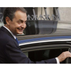 Zapatero sale del edificio del Congreso, el miércoles pasado, tras intervenir en la última sesión de control al Gobierno.
