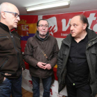 Emiliano Núñez, Aniceto Reyes y Miguel Ángel Fernández, ayer tarde en la sede de IU de la capital berciana.