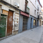 El entorno de las calles Azabachería y La Rúa es uno de los más desolados del casco viejo. RAMIRO