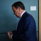 Armin Laschet abandona la sala después de la reunión del grupo Renania-Westfalia. CLEMENS BILAN