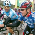 Armstrong saluda a Ullrich momentos antes de iniciarse el recorrido de la Lieja-Bastoña-Lieja