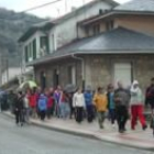 Los participantes en la Marcha de la Solidaridad entrando en la capital de Gordón