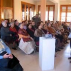 La foto muestra la gran afluencia de público, especialmente mayor, que ha acudido a las jornadas ant