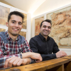 Óscar Casado y Manu Velasco en el aula de la Fundación Sierra Pambley. F. OTERO PERANDONES
