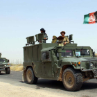 Fuerzas de seguridad afganas se preparan para una incursión contra los talibanes.