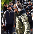 El Pequeño Nicolás ayer, entre fotógrafos. BALLESTEROS