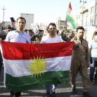 Kurdos de Kirkuk participan en una protesta frente al Consulado estadounidense en Erbil.
