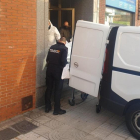 Momento de la intervención forense tras el crimen de Oviedo. POLICÍA NACIONAL