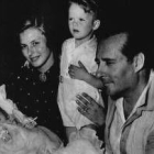 Roberto Rossellini posa junto a Ingrid Bergman y dos de sus hijos