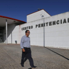 Fermín Guerrero, a la salida del Centro Penitenciario de Villahierro.