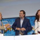 El responsable de las casas regionales, Rajoy y Camacho.