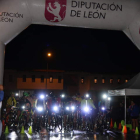 Momento de la salida de la carrera nocturna de BTT ‘Luz de Luna’ en Llanos de Alba. INTERVAL