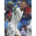 Cristiano celebra su segundo gol ante el Sporting en el Bernabéu. JUAN CARLOS HIDALGO