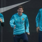 Messi se entrena en la ciudad deportiva junto a Cesc y Piqué.