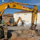Las excavadoras trabajaron la semana pasada en la demolición de la antigua plaza
