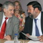 Caamaño, en la foto con el fiscal Conde-Pumpido, lideró la respuesta del Gobierno.