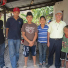 Gregorio Alonso con algunos de los niños del centro de Honduras. DL