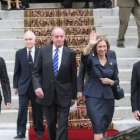 De la Vega, Dívar, Don Juan Carlos, Doña Sofía y Bono, en el homenaje a las víctimas.