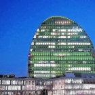 Vista de la fachada del edificio principal de la sede del BBVA en Madrid. /