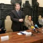 Silván presentó en el Ayuntamiento de Astorga el nuevo servicio de trasnporte a la demanda